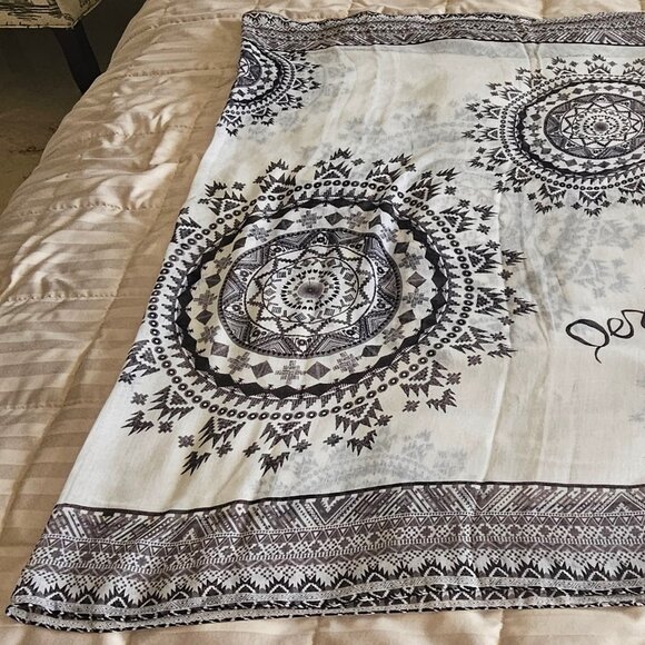 Desigual Black & White Mandala-Print Women's Lightweight Acrylic Scarf/Sarong - Picture 1 of 6